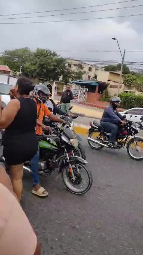 Video protesta y bloqueo en avenida Crisanto Luque
