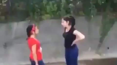 OMG TWO GIRL IN FIGHTING