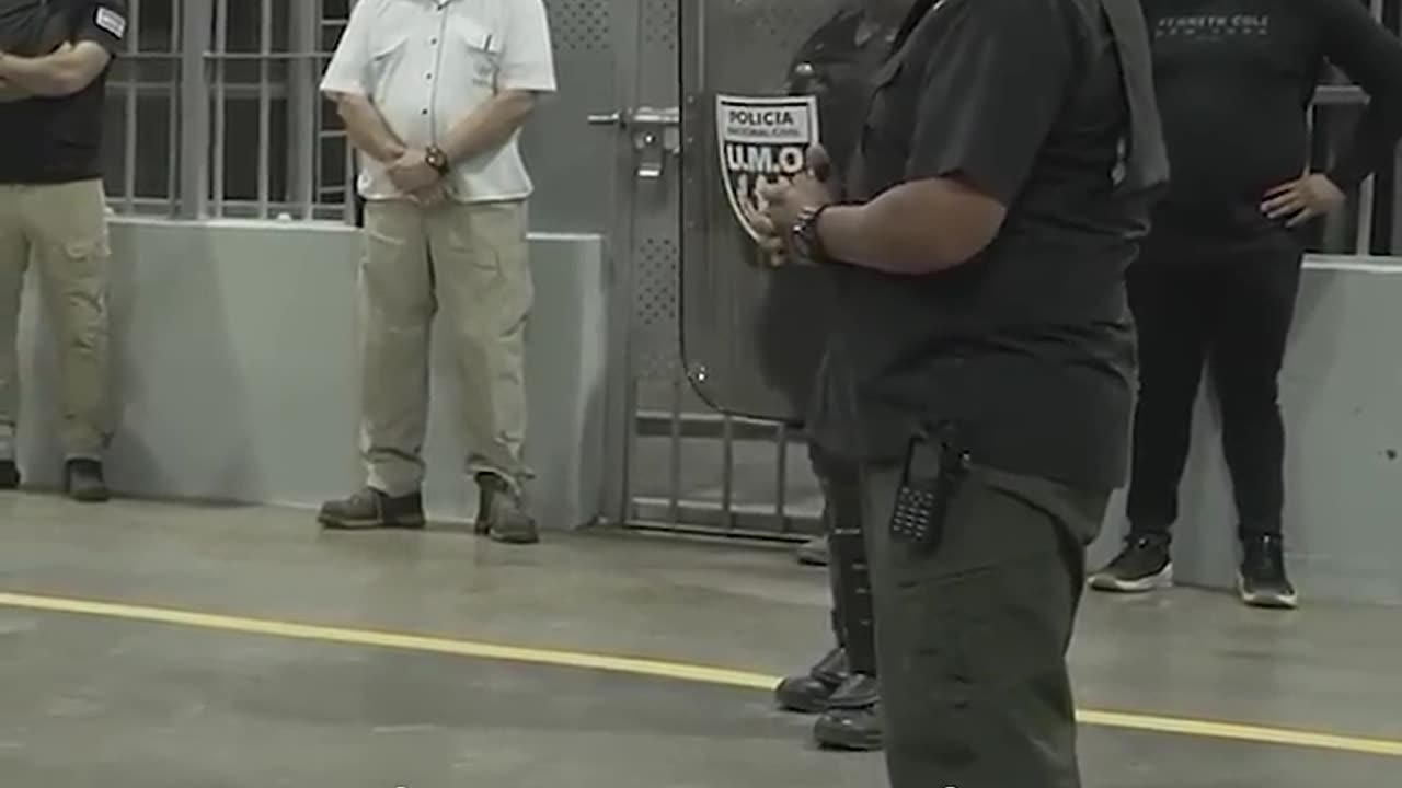 US Transfers 17 Convicts Linked to Tren de Aragua, MS-13 Gangs to El Salvador’s CECOT Mega-Prison