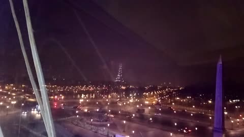 Je suis monté dans la grande roue à Paris — la vue était incroyable !