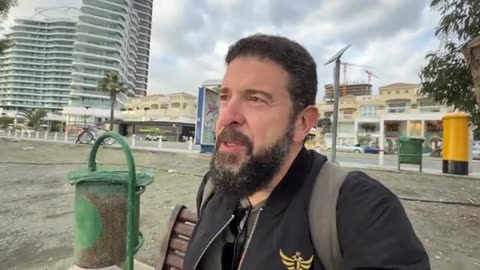 War paused. Trump blames Zelensky. EU talks Russian assets, again. Macron Greenland warning