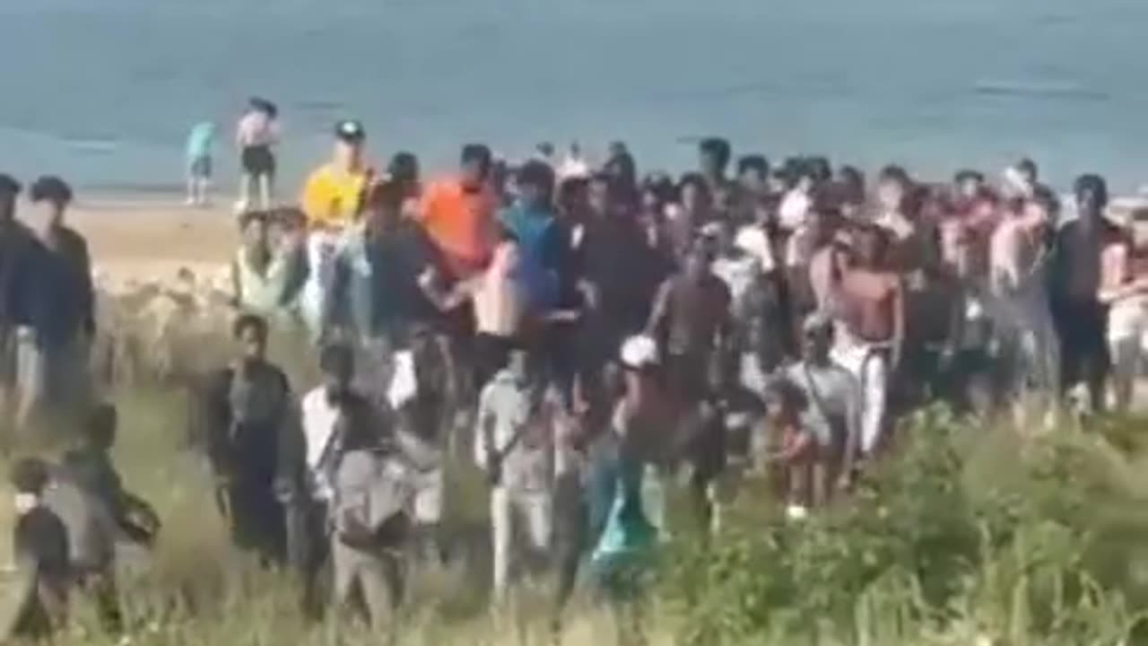 george soros llevando migrantes a irlanda