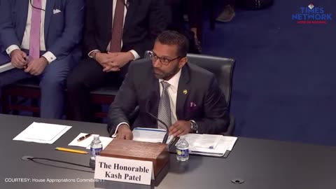 Kash Patel: savage replies stun US Senate!