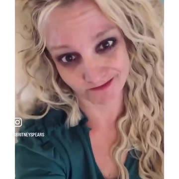 Please someone go help Britney Spears