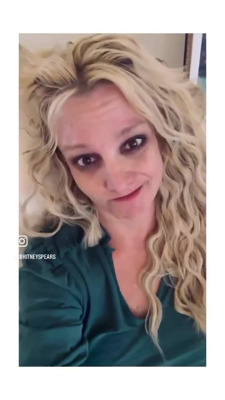 Please someone go help Britney Spears