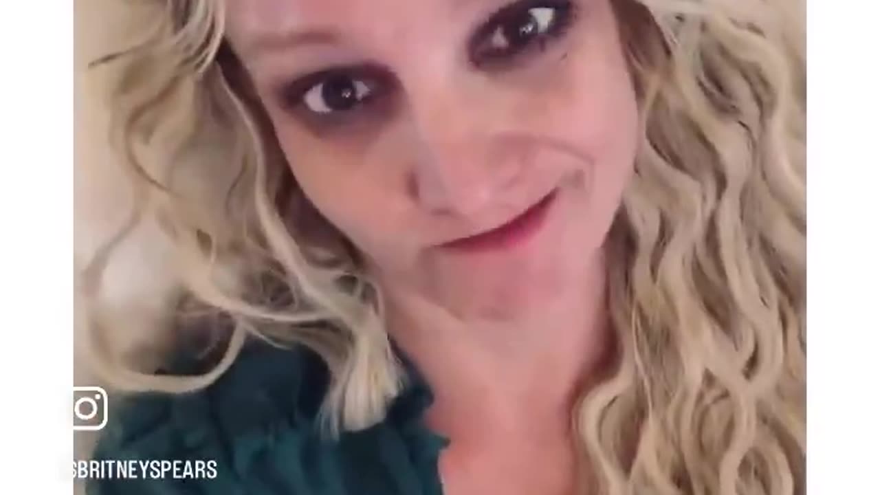 Please someone go help Britney Spears