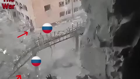 Intense Battle: Ukrainian Soldier Fights Off Russian Assault in Close Combat!