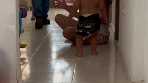 Small-Scale Shakira Shakes Hip Scarf