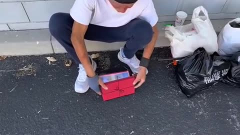 Millionaire blessed a veteran who was a hero and his story made me cry.hd