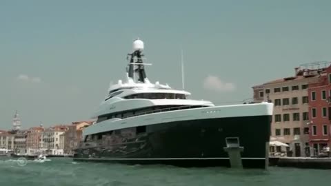 "Jeff Bezos' Lavish Venice Wedding Sparks Internet Frenzy – Buzz & Backlash!
