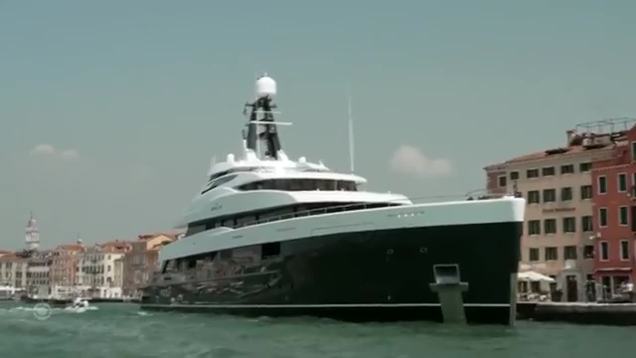 "Jeff Bezos' Lavish Venice Wedding Sparks Internet Frenzy – Buzz & Backlash!