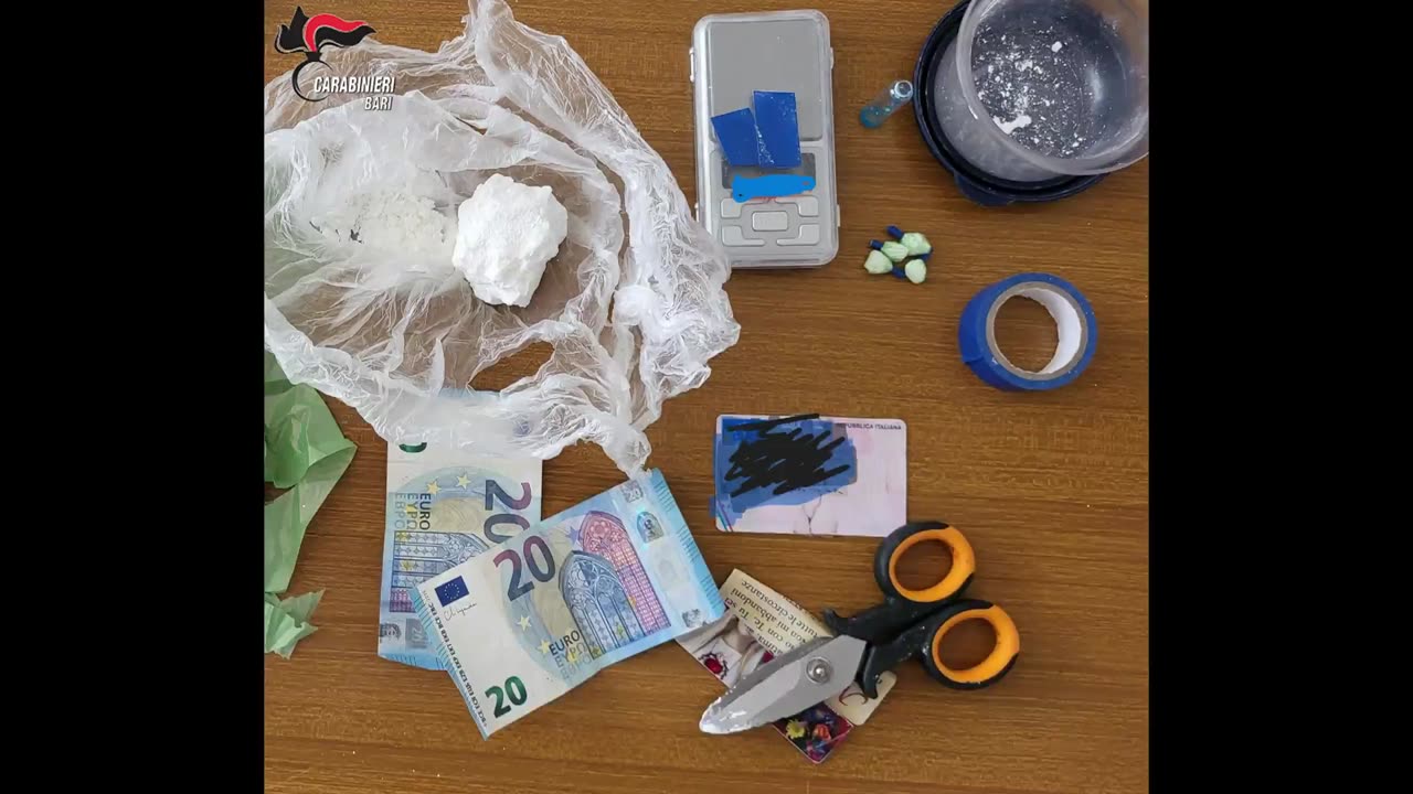 Altamura: smantella fiorente attività di spaccio di sostanze stupefacenti, arresti dei Carabinieri
