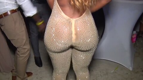 Transparent leggings with visible thong in public. See-through spandex. Sheer yoga pants. #289