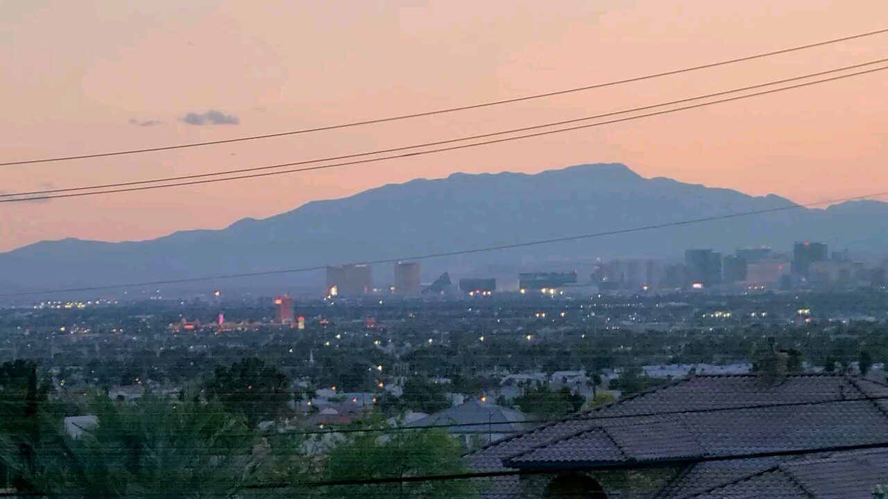 Did you see tonight's Las Vegas sunset? Check this out! 04.16.2025 #follow #lasvegas #travel #gaming