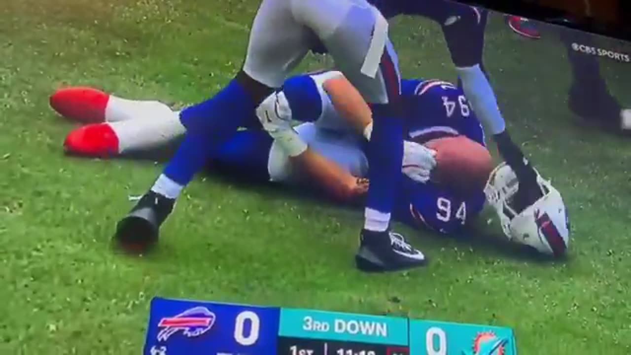 Bills DE Landon Jackson Got Hurt On This Ollie Gordon Run