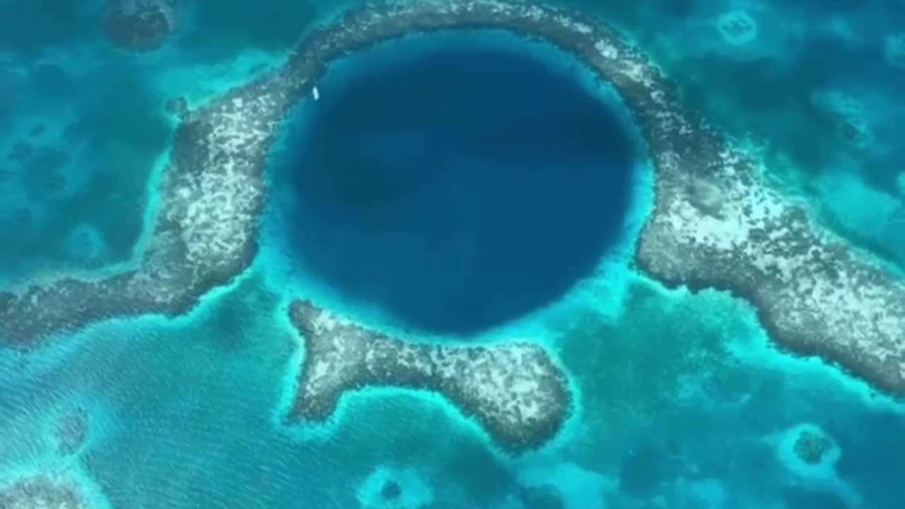 The big blue Hole A circular sinkhole in the center of Lighthouse Reef Atoll