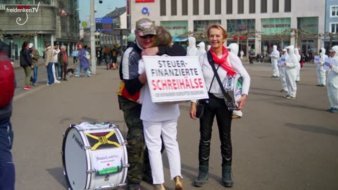 Steuerfinanzierte Schreihälse? Kassel: Freie Menschen für Frieden - Fest der Demokratie