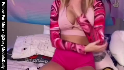 Christmas Outfit Girl | Big Thighs | Big Booty 🍑