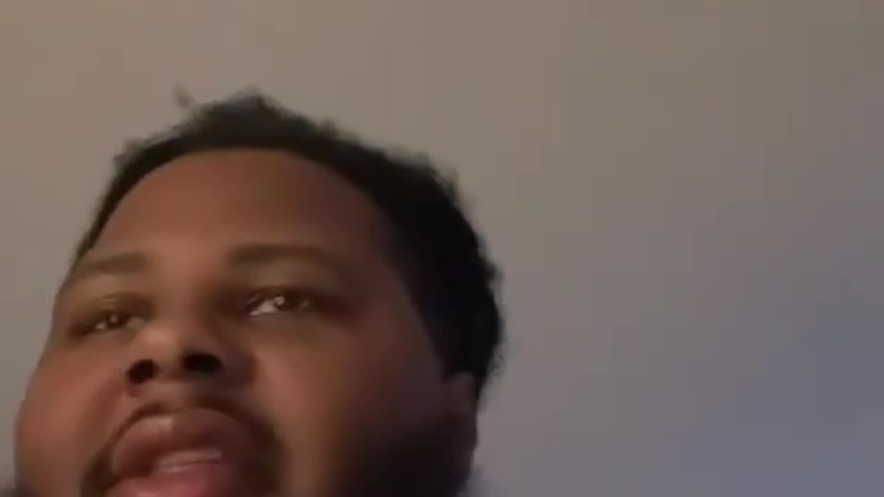 Breaking⛔️A gang member from Chicago sends a warning to President Trump not to send in the National Guard or he’ll FAFO