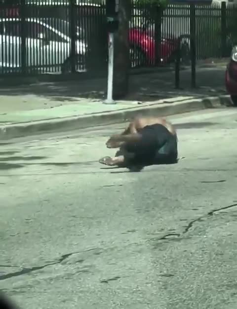 カリフォルニア、薬物中毒男