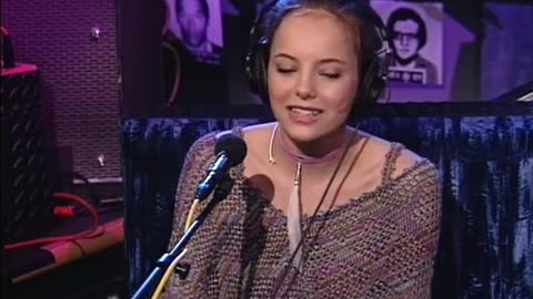 Bijou Phillips - 03-06-00