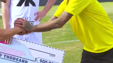 Neymar faces off for $500k charity challenge !