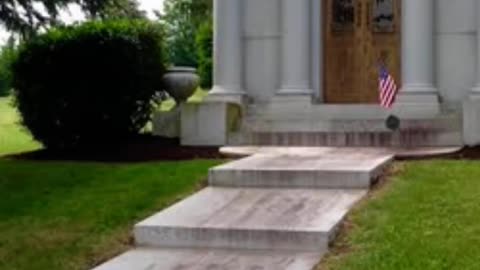 FAMOUS GRAVES - VOL. 152: FRED ROGERS