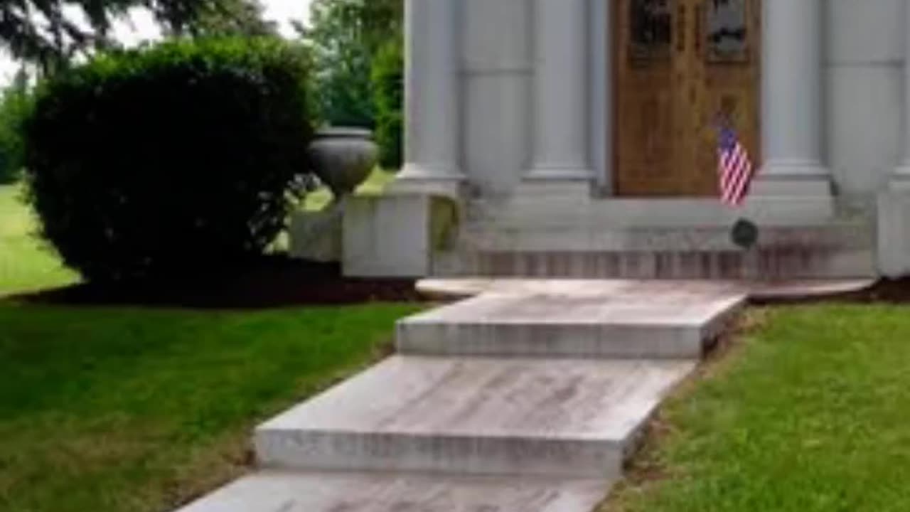 FAMOUS GRAVES - VOL. 152: FRED ROGERS