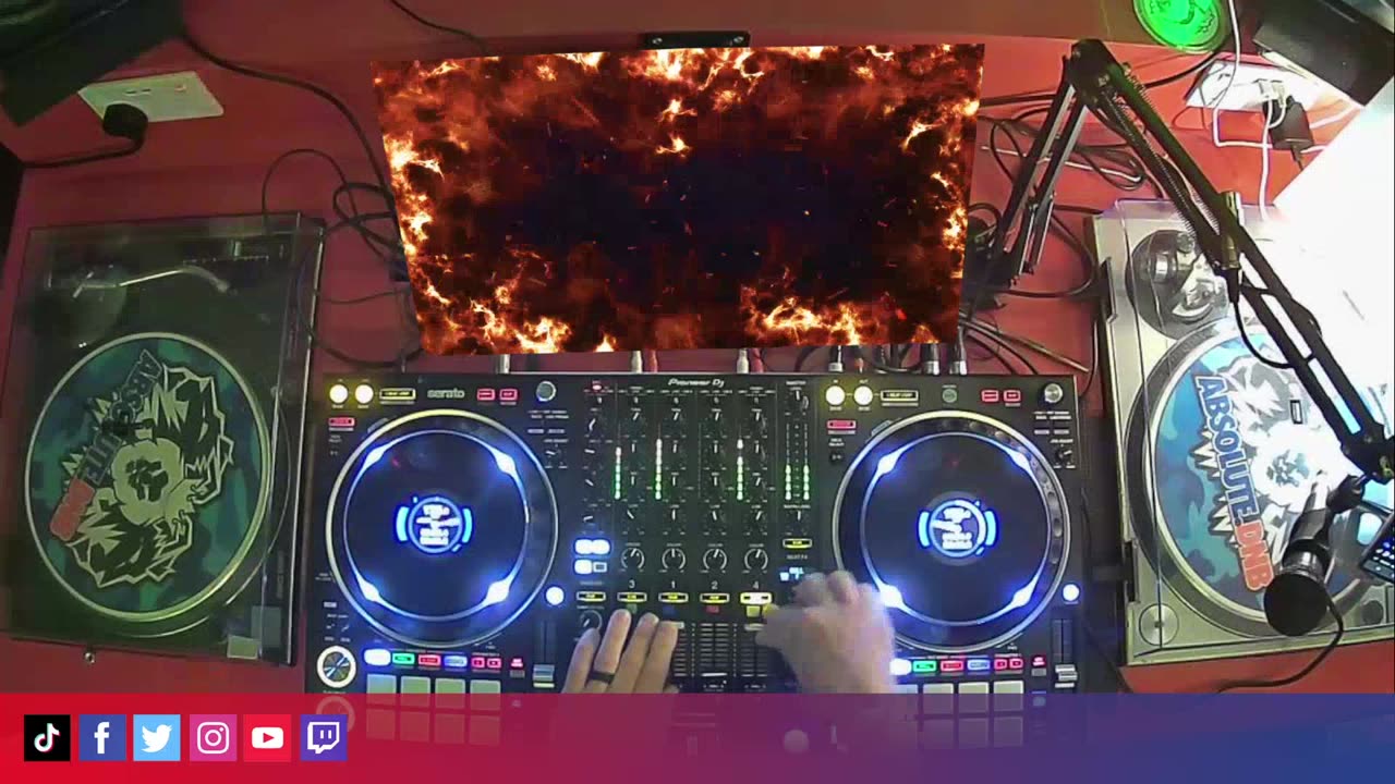 SkankOut#292 is live! linktr.ee/skankout for all live links!