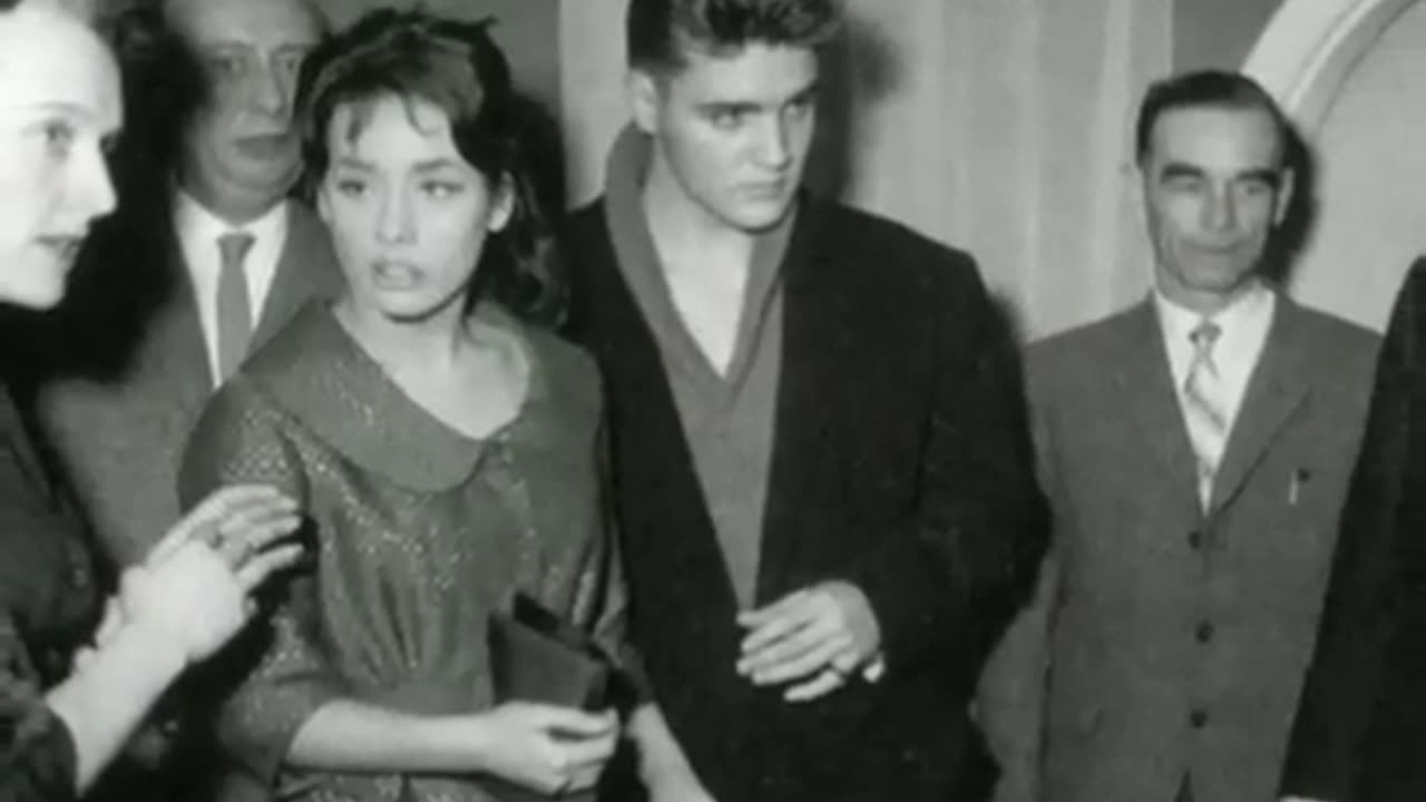 Elvis Presley - The Girl of My Best Friend