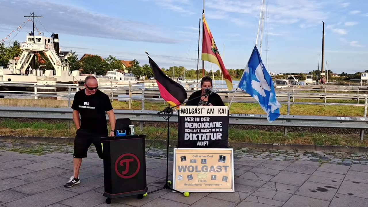 Eröffnung durch Falko und die Rede von Kathy.