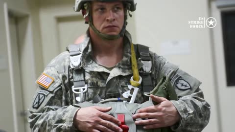 IRAN SHOCKED! Heavily Armed US C-17 Globemaster III Night Paratroopers Headed to The Middle East