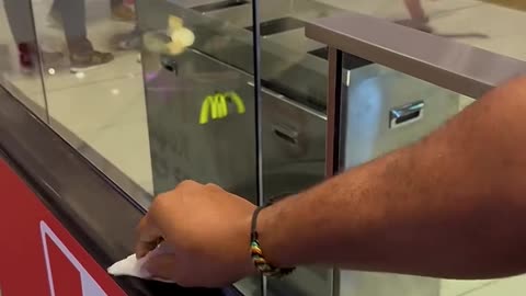 This Is How Dirty Escalators Are! 🤢
