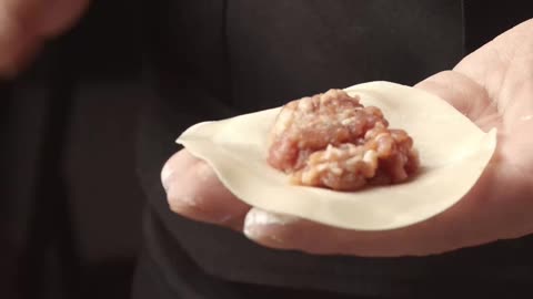 "Satisfying Japanese Street Food – Sushi, Ramen & More!"