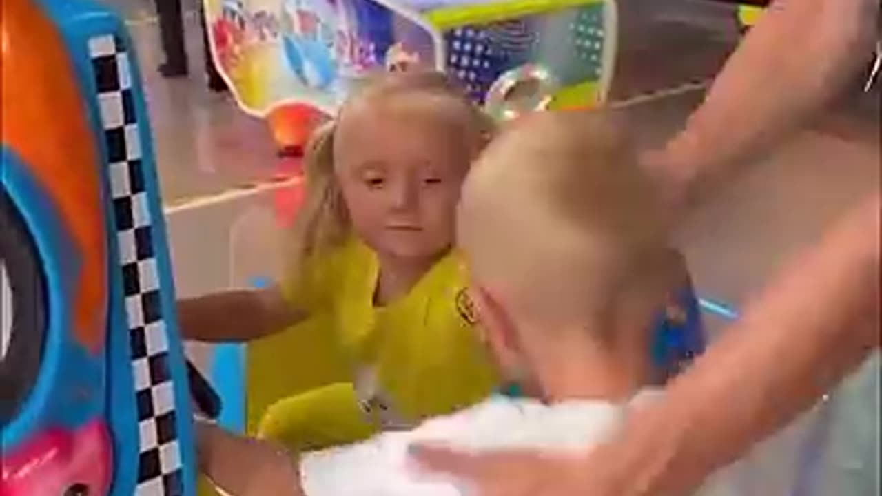 Dad shoping with his kids, funny videos