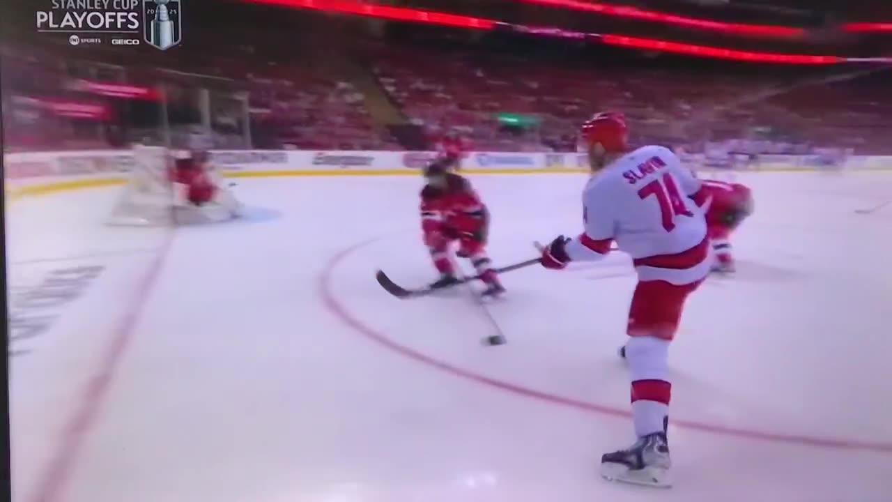 Hurricanes D #71 Jaccob Slavin 🥅(1)🏒Wrist-Shot Goal