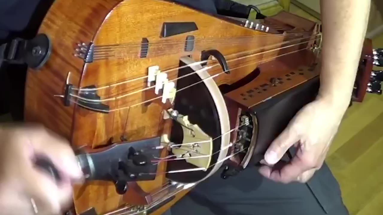 AN HURDY-GURDY WITH SOUND🤩 TO GIVE YOU GOOSEBUMPS