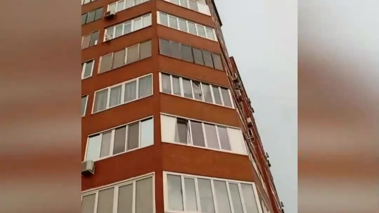 VÍTR O SÍLE URAGÁNU ZASÁHL OMSK 4.7.2025