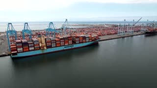 Analysts warn of fallout over new Trump tariff threats