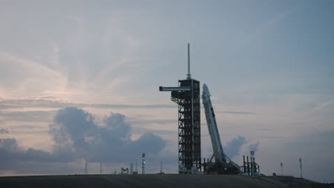 Timelapse of Falcon 9 and Dragon going vertical