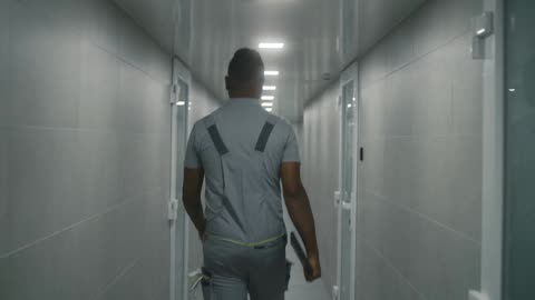 緊急協議—調査を即時指示！