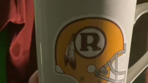 WASHINGTON REDSKINS YELLOW HELMET RED R MUG , 1971 .