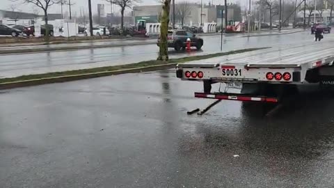 KEEP GOING #ourtruckinglife #reallifetruckers #truckdrivers #atruckerslife #truckdriver #trailer