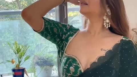 Indian girl in saree|| fashion design