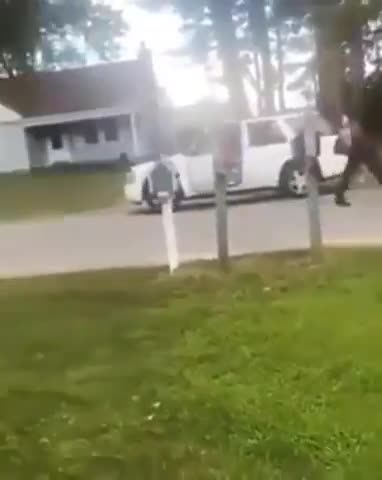 TOO FUCKIN BAD THAT WHITE DUDE DIDNT BEAT THAT RACE TRAITOR MUDSHARK TO DEATH