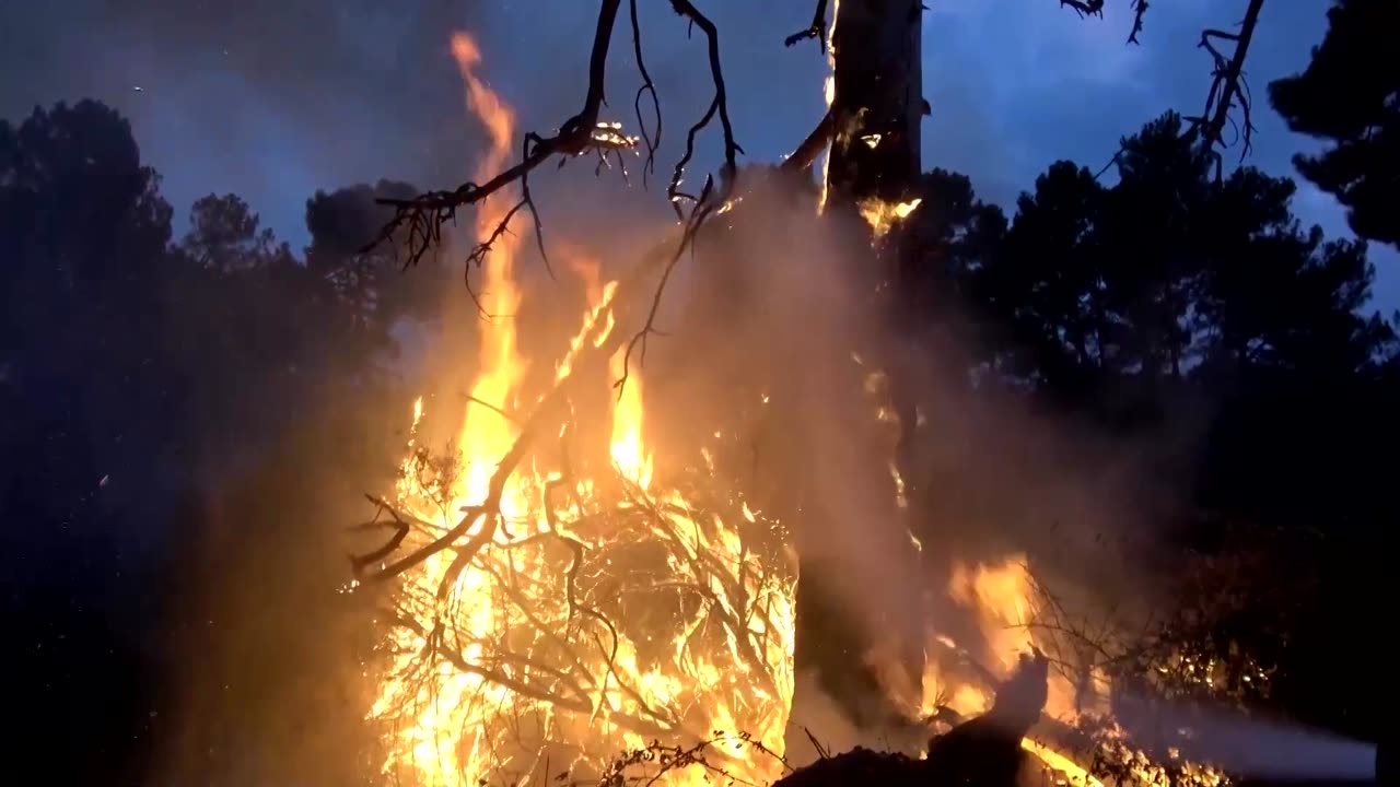 Spain battles to control fires in San Bartolome de Pinares