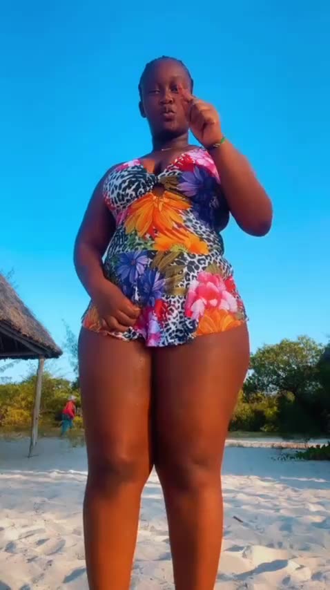 THICK Girl With The Vibe.