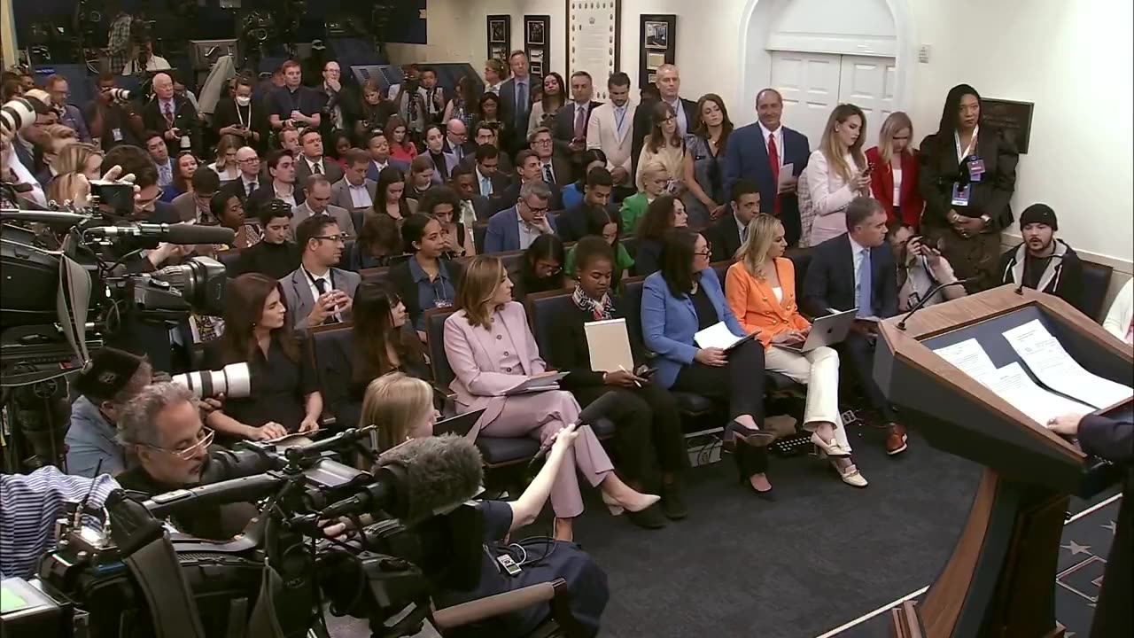 🚨Tim Pool: "Many news organizations that are represented in this room have marched in lockstep..