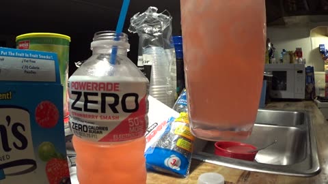 I TRIED A NERW DRINK ----POWERADE ZERO - STRAWBERRY SMASH