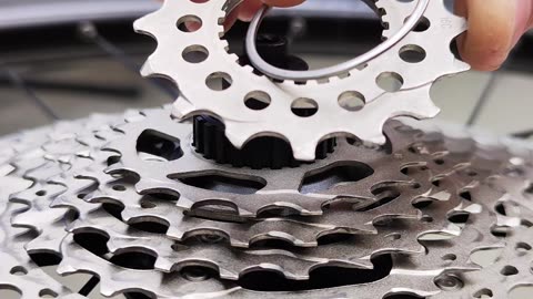 How to quickly disassemble the cassette of a 12 speed bicycle CS M6100